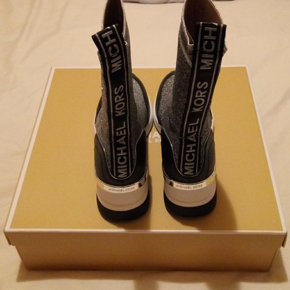 Michael Kors Grover Knit Bootie - Picture 15 of 16